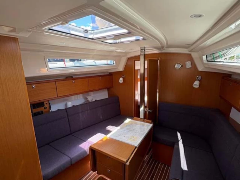 Pronajmout si Bavaria Cruiser 34 v Murter-Kornati