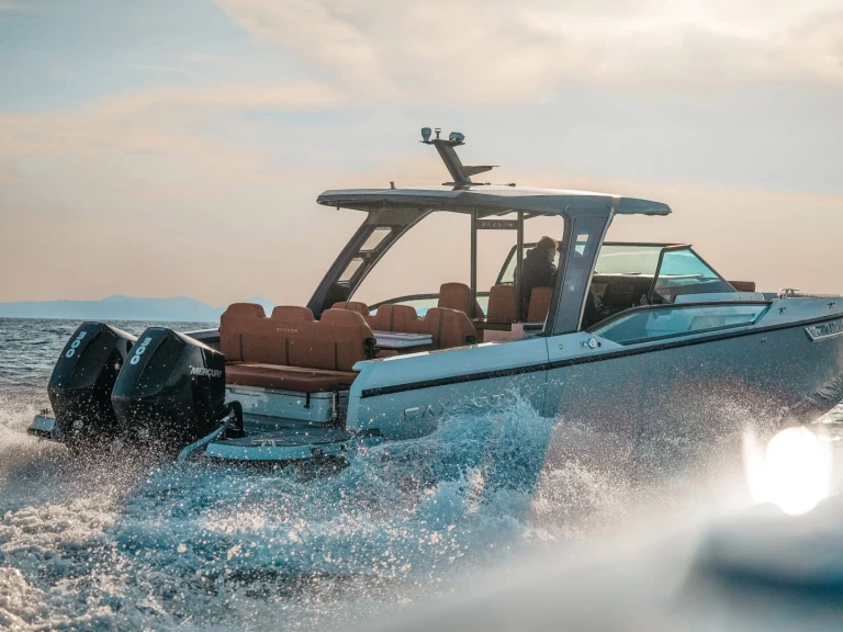 Pronajmout Motorová loď se skipperem či ne Saxdor v Cannes