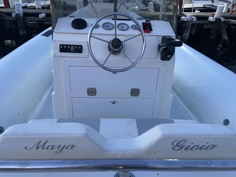 Pronajmout Polotuhá loď se skipperem či ne Sacs v Neapol