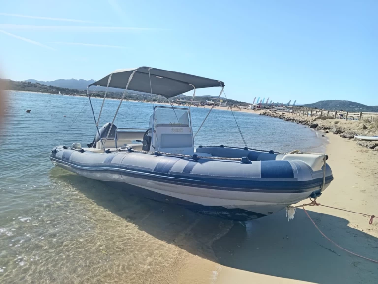 Polotuhá loď k pronájmu v Palau za nejlepší cenu