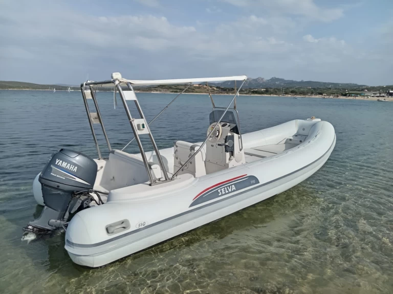 Pronájem lodi Predator 570 v Palau na Samboatu