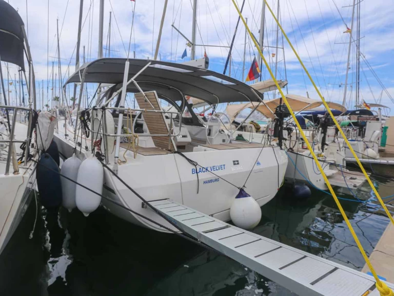 Bavaria Bavaria C45 jednotlivci a charterové společnosti v Gouvia