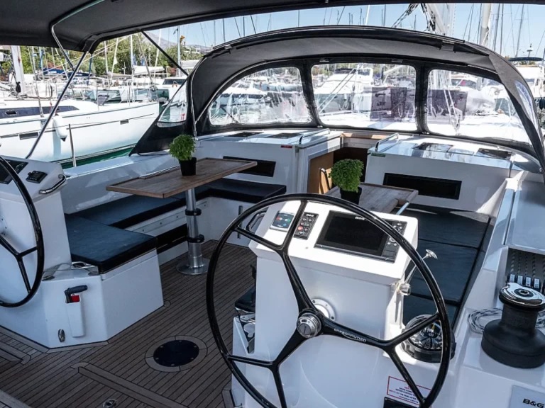 Bavaria Bavaria C50 jednotlivci a charterové společnosti v Lefkáda