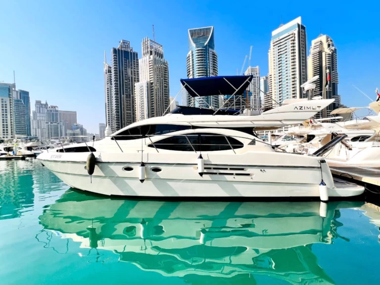 Pronajmout Motorová loď se skipperem či ne Azimut v Dubai Marina