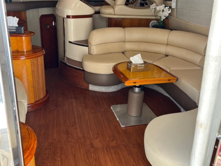 Motorová loď k pronájmu v Dubai Marina za nejlepší cenu