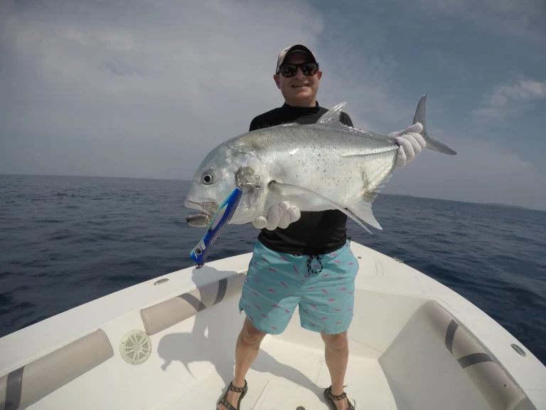 Pronájem lodi Touring 24 24 center console  v Kendhoo na Samboatu