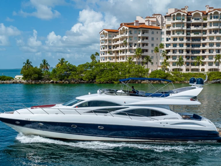 Pronájem Jachta Sunseeker s licencí