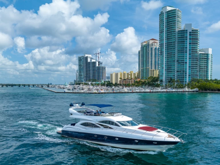 Pronajmout Jachta se skipperem či ne Sunseeker v Miami Beach