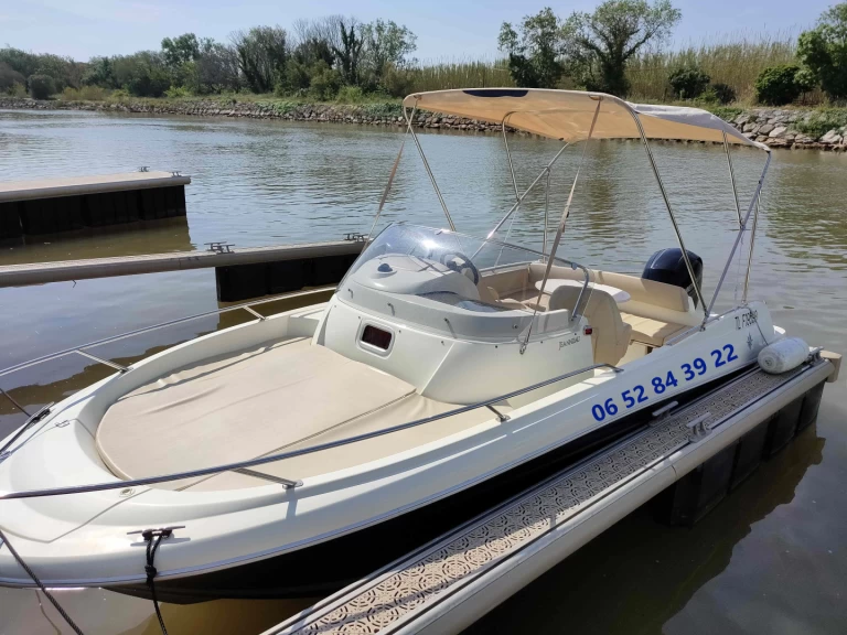 Jeanneau Cap Camarat 635 WA jednotlivci a charterové společnosti v Hyeres