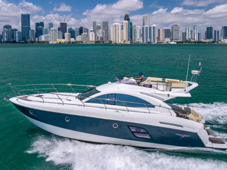 Pronájem Jachta Bénéteau s licencí