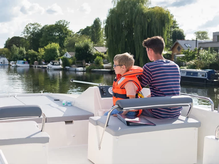 Pronajmout Motorová loď se skipperem či ne Le Boat v Branges