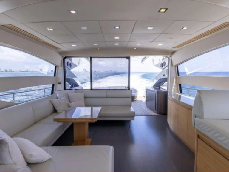 Pronájem Jachta v Miami -Pershing Wind