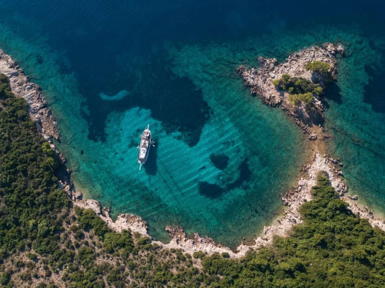 Custom Phoenix Bronze jednotlivci a charterové společnosti v Split