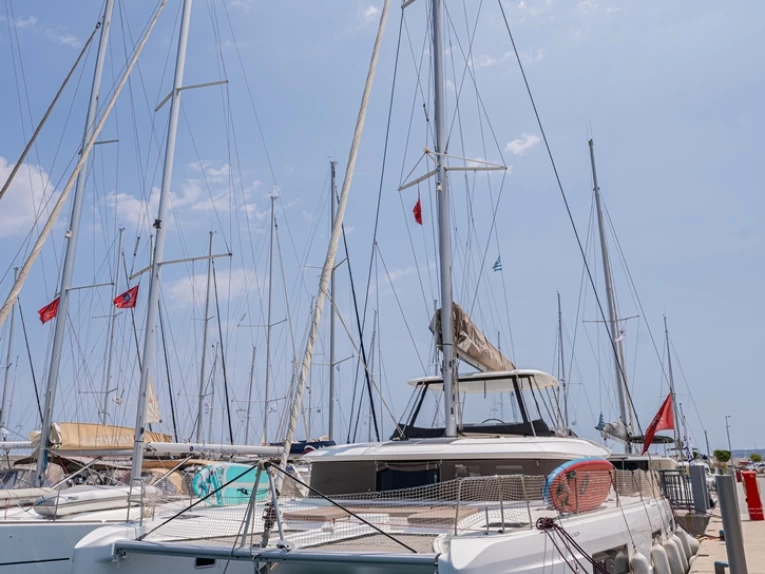 Pronájem Katamarán Lagoon s licencí