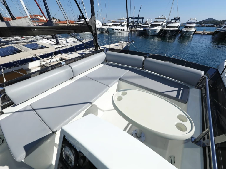 Cobra Yachts Futura 40 Grand Horizon jednotlivci a charterové společnosti v Punat