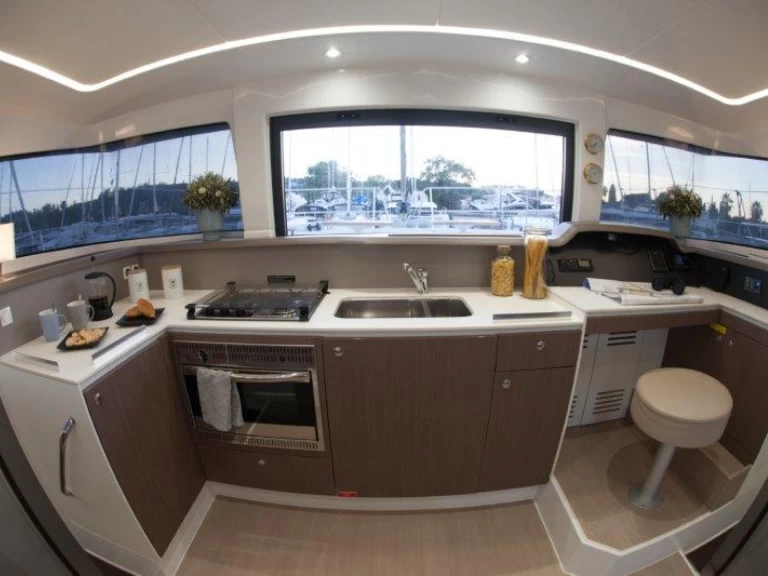 Pronájem Katamarán Bali s licencí