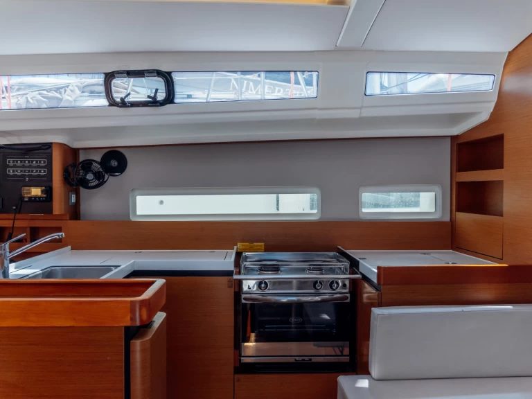 Pronajmout Plachetnice se skipperem či ne Jeanneau v Kos