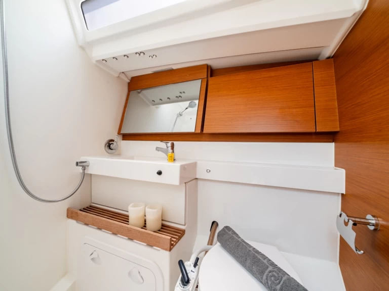 Pronájem jachty v Lavrio -Jeanneau Sun Odyssey 440 na Samboatu