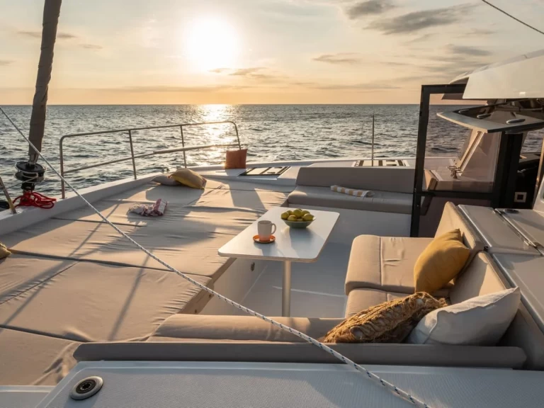 Pronájem lodi Bali Bali 4.4 v Alimos na Samboatu