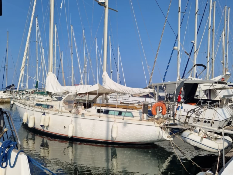 Pronájem lodi Amel Maramu v Santa-Maria-Poggio na Samboatu