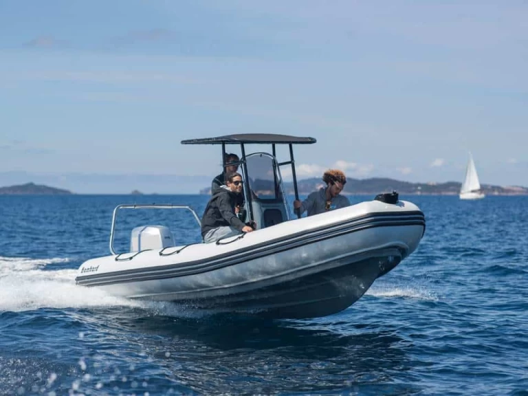 Pronájem jachty v Arzon -7 BOMBARD EXPLORER 600 NEO na Samboatu