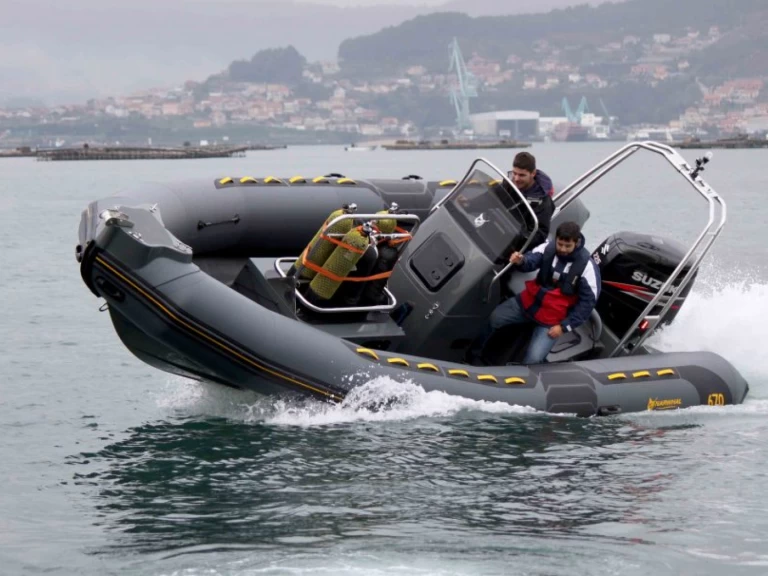 Pronajmout si Narwhal NARWHAL 670 v Arzon