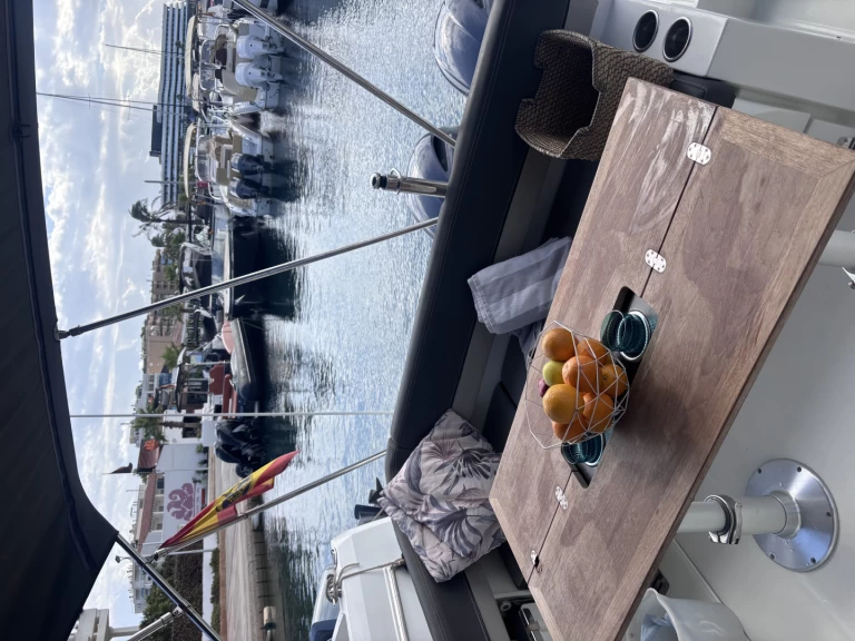 Pronájem Motorová loď Jeanneau s licencí