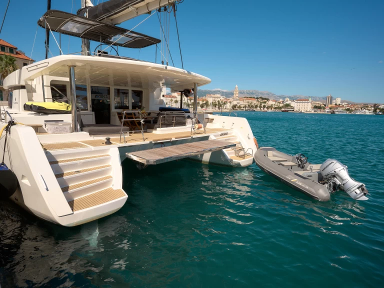 Pronajmout Katamarán se skipperem či ne Bénéteau v Bonifacio