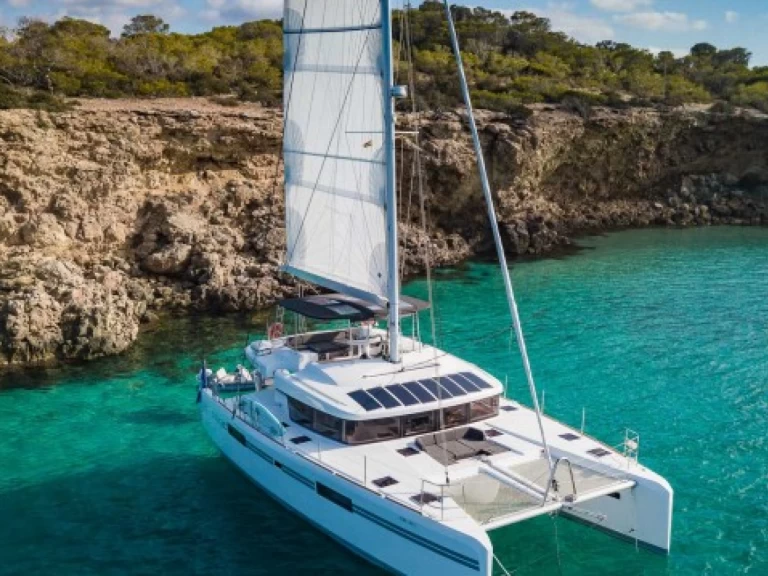 Bénéteau Lagoon 52 jednotlivci a charterové společnosti v Bonifacio