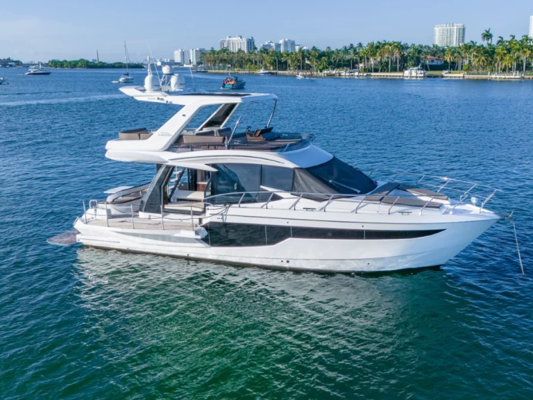 Pronájem jachty v Miami Beach -Galeon Galeon 500 Fly na Samboatu
