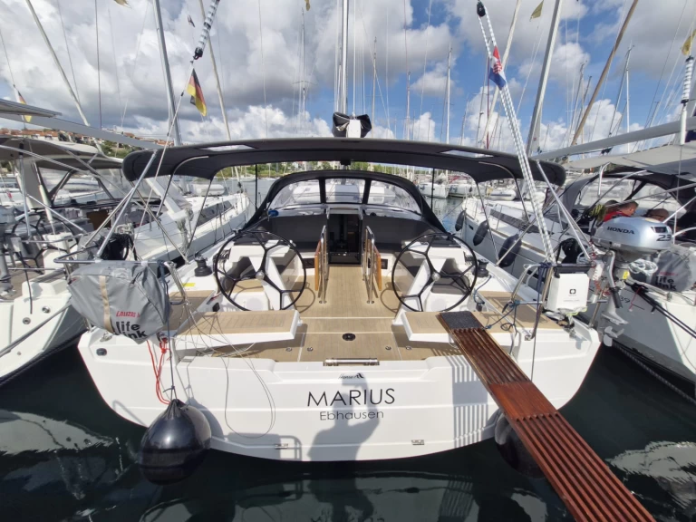 Pronajmout si Hanse Hanse 410 v Pula