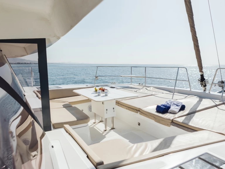 Pronájem lodi Alimos lákavé ceny Bali 4.8