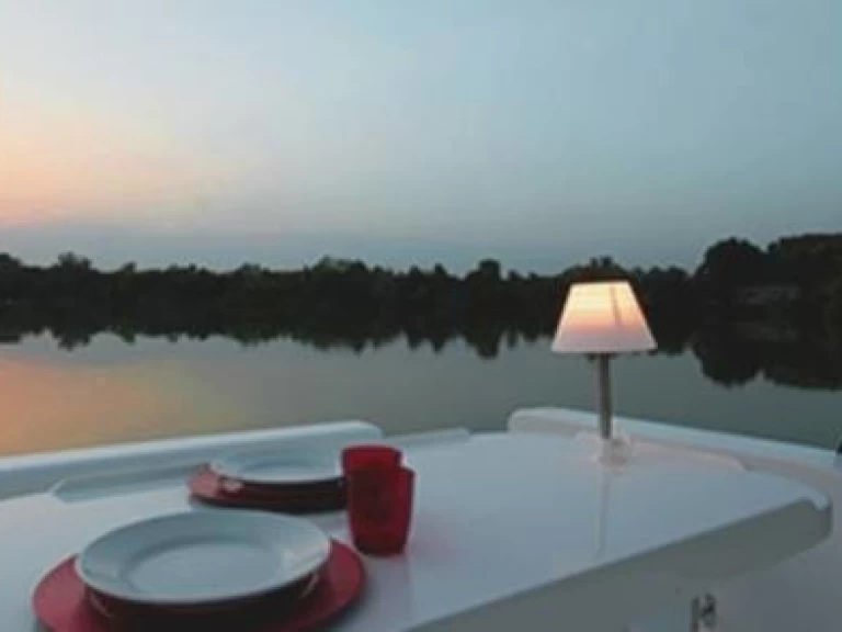 Pronájem Motorová loď v Casale sul Sile -Le Boat Minuetto