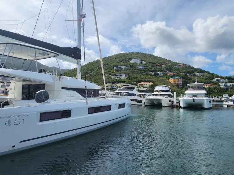 Pronájem Katamarán Lagoon s licencí