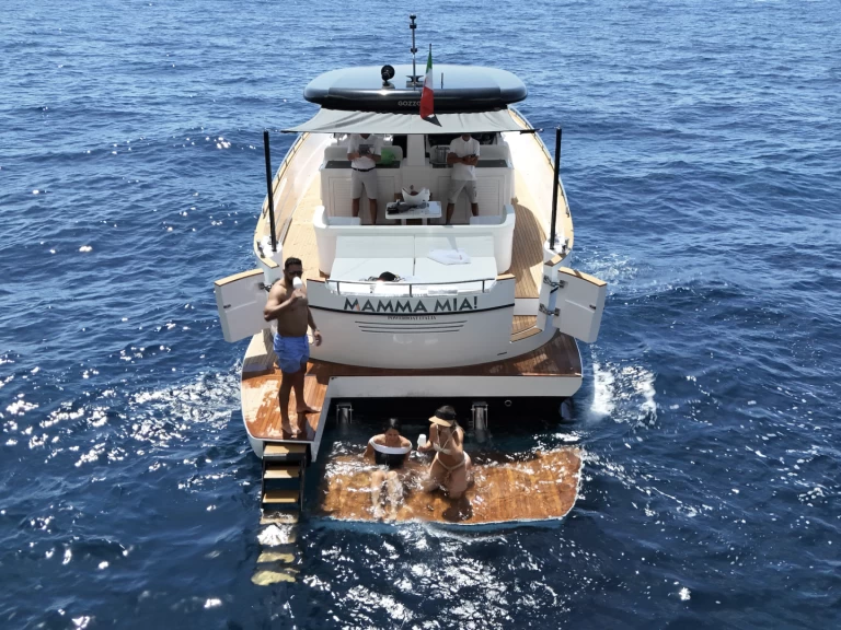 Pronajmout Motorová loď se skipperem či ne Apreamare v Neapol