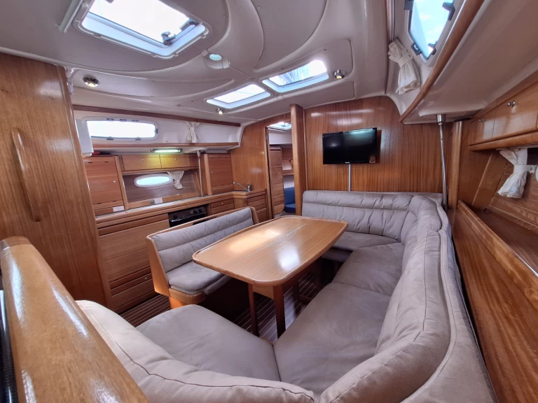 Pronájem lodi Bavaria Bavaria 39 Cruiser v Hjellestad na Samboatu