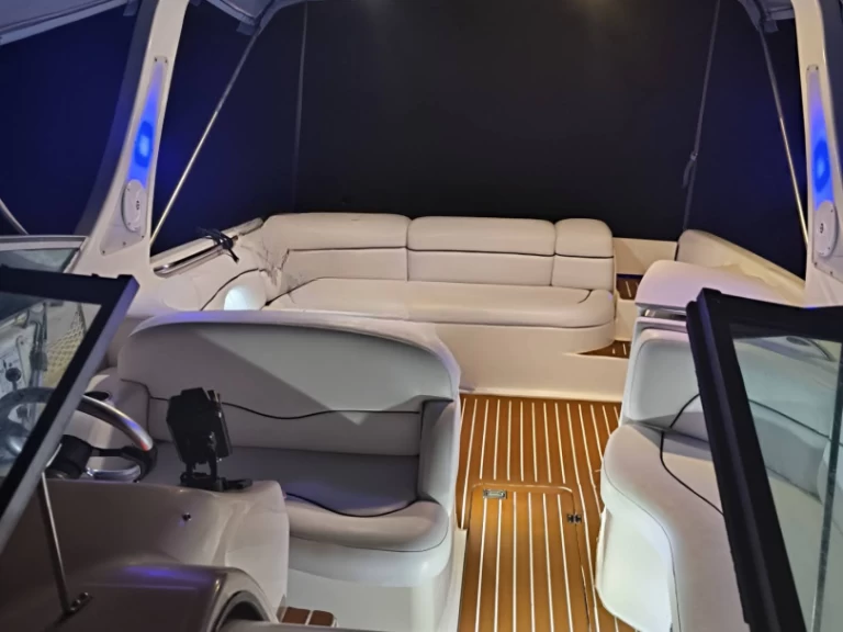 Pronajmout Motorová loď se skipperem či ne Chaparall  v Terracina