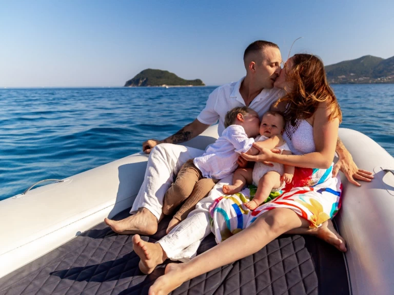 Pronájem Polotuhá loď v Zakynthos  -Bsc BSC 61