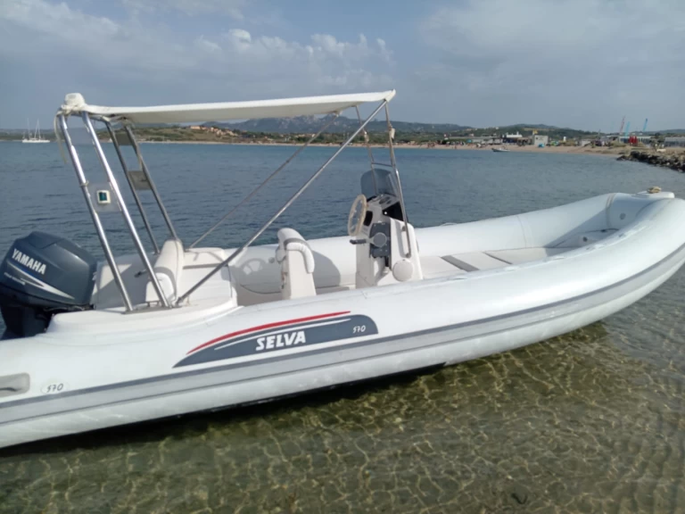 Pronájem Polotuhá loď v Palau -Predator 585 Comfort