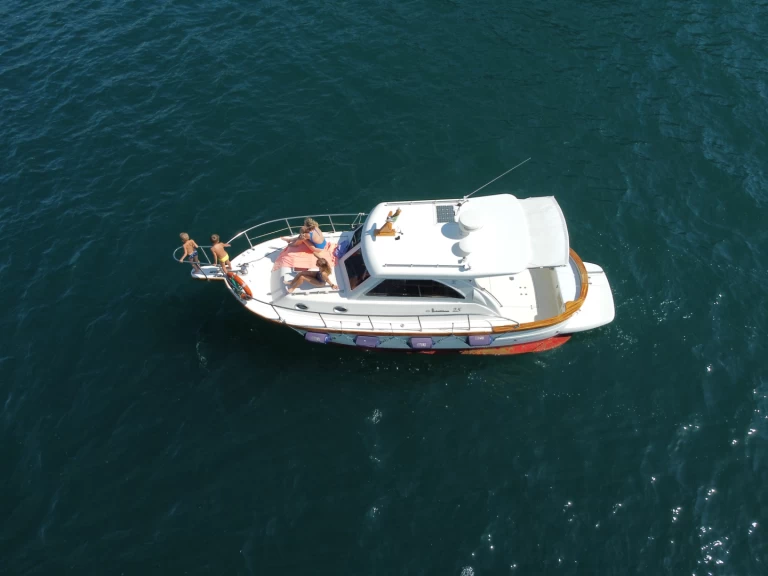 Pronajmout Motorová loď se skipperem či ne Sciallino v Lovere