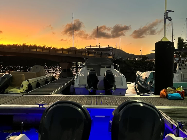 Pronájem lodi Mahé lákavé ceny Scarab 302 Sport