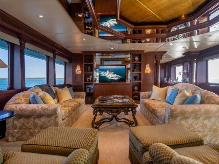 Pronajmout si Trinity RELENTLESS v Svatý Martin