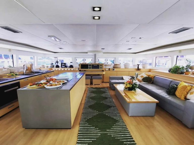 Pronájem lodi Lagoon HUNTRESS v Britské Panenské ostrovy na Samboatu