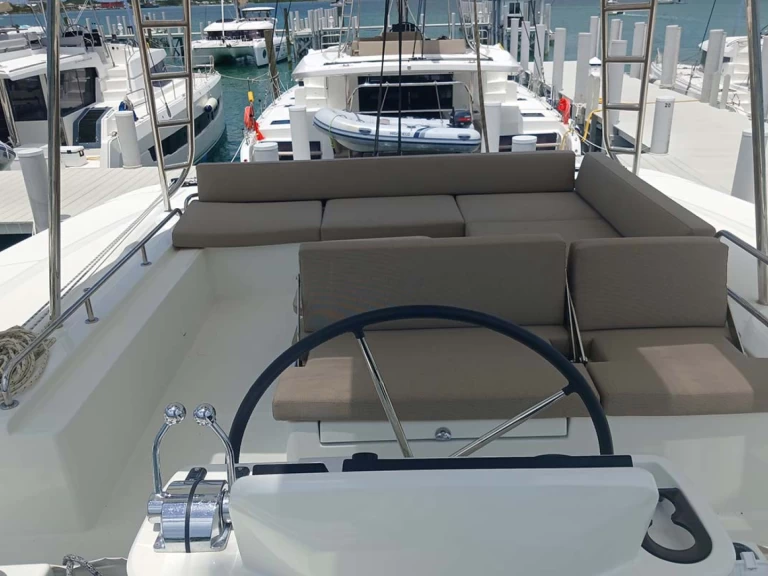 Pronajmout si Lagoon Lagoon 51 v Marsh Harbour