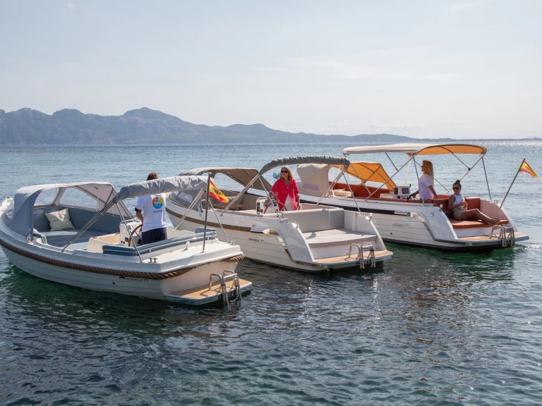 Pronájem Motorová loď Interboat s licencí