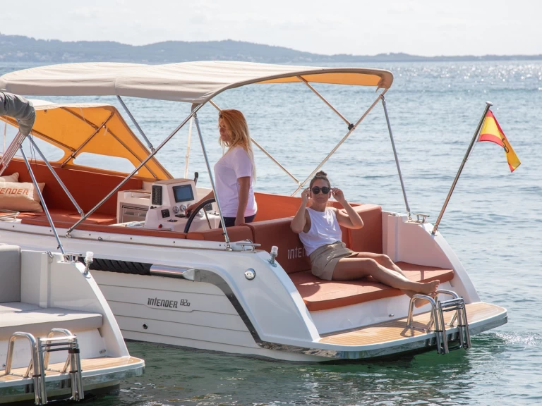 Pronájem lodi Interboat Intender 820 v Port de Pollenca na Samboatu