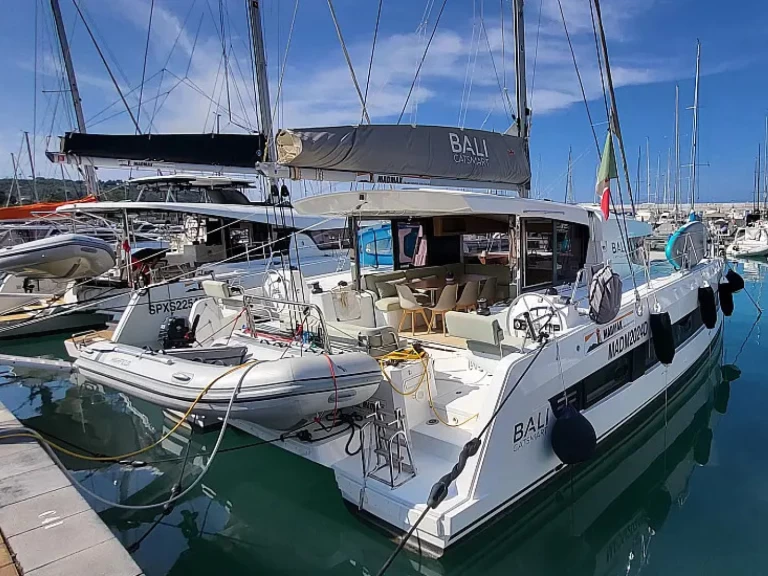 Katamarán k pronájmu v Procida za nejlepší cenu