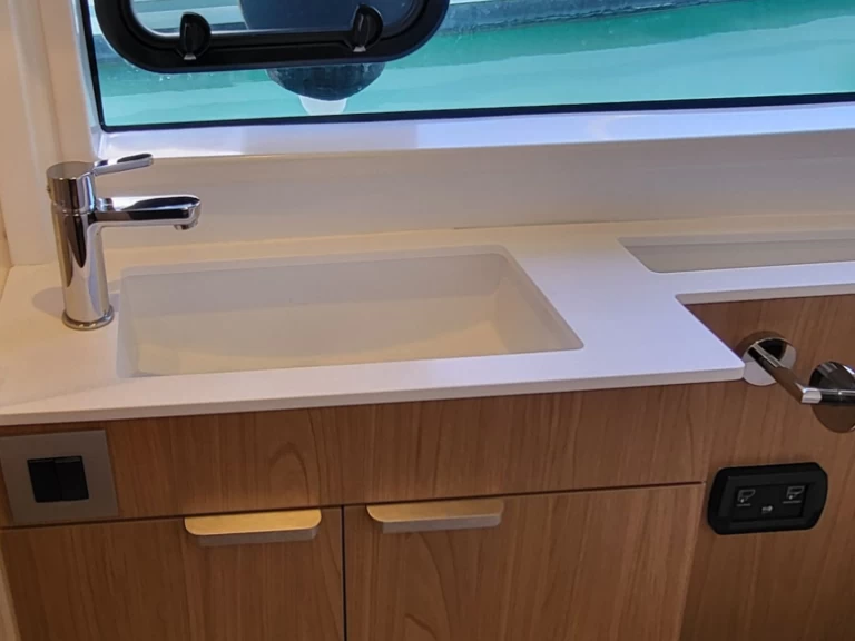 Pronájem jachty v Procida -Bali Bali Catsmart na Samboatu