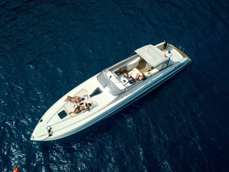 Pronájem Motorová loď cherokee s licencí