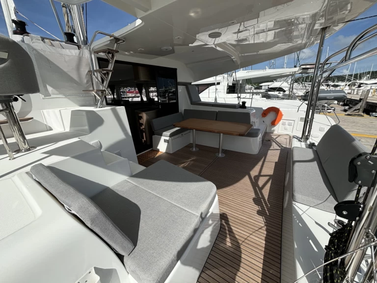 Pronájem lodi Lagoon Lagoon 42 v Playa Sardinera na Samboatu